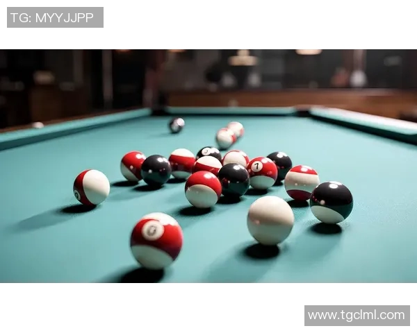 小小球星的梦想之路幼儿足球明星海报图画展现活力与激情