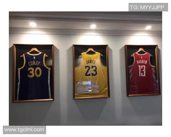 足球明星球衣相框的魅力与收藏价值探讨 足球明星球衣相框的魅力与收藏价值探讨