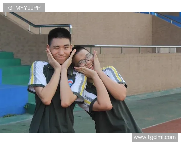 撒盐哥与足球明星的奇妙互动瞬间揭秘趣味背后的故事与友谊